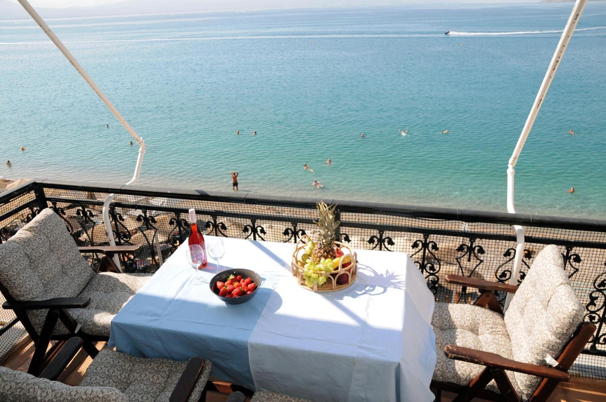 Amazing Condo By The Beach Loutráki Zewnętrze zdjęcie