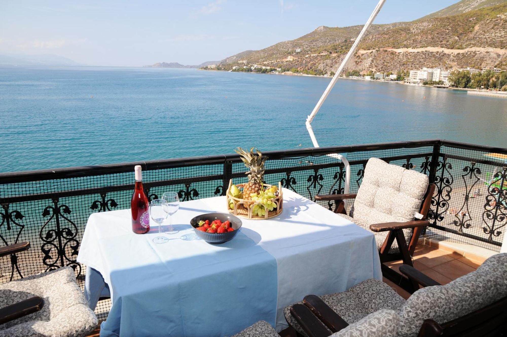Amazing Condo By The Beach Loutráki Zewnętrze zdjęcie